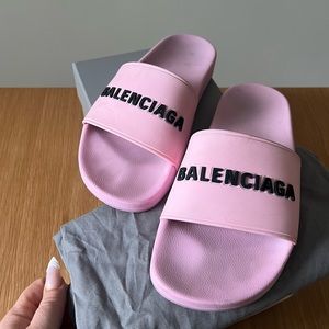 Women’s balenciaga pool slides
